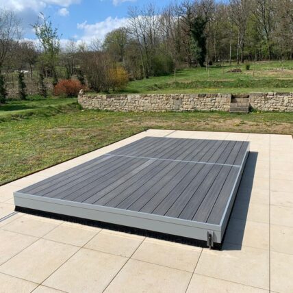Terrasse mobile position fermée pour piscine STILYS